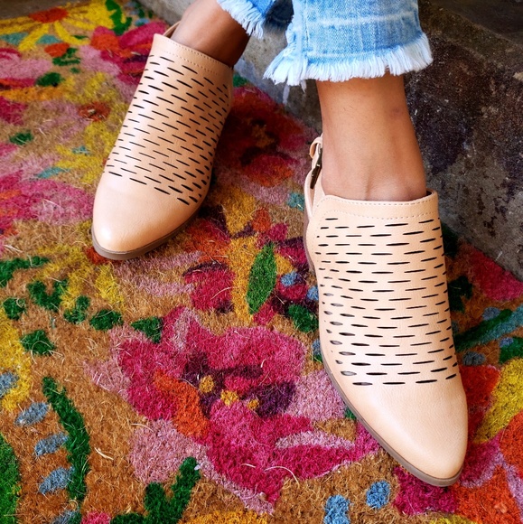 Shoes - 🆕️//The Charlie// Distressed cutout bootie